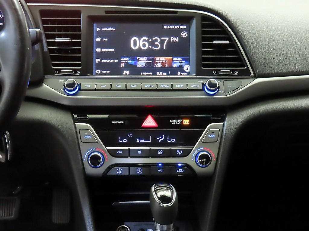 Hyundai Avante — photo 11