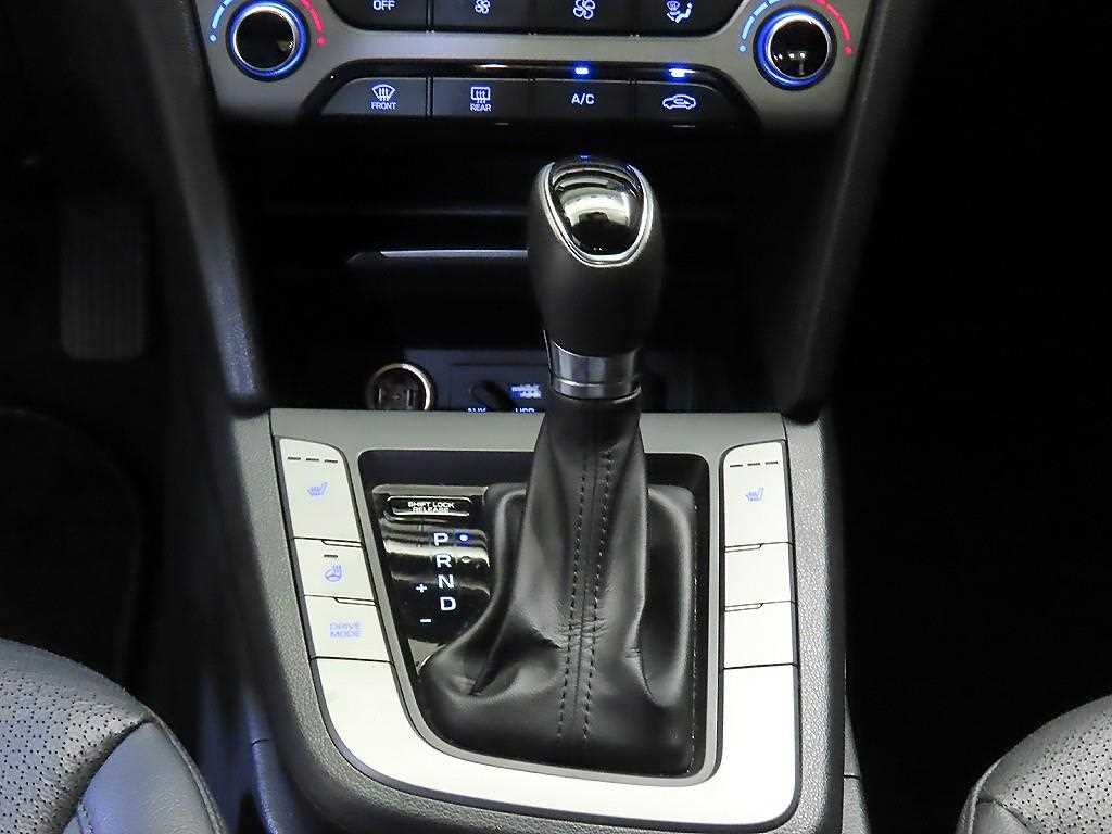 Hyundai Avante — photo 12