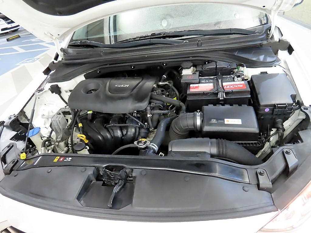 Hyundai Avante — photo 18