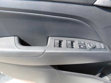 Hyundai Avante — photo 20