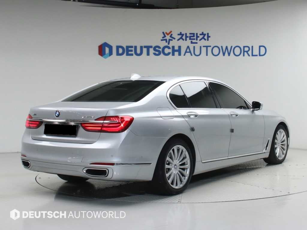 BMW 7-Series — photo 02