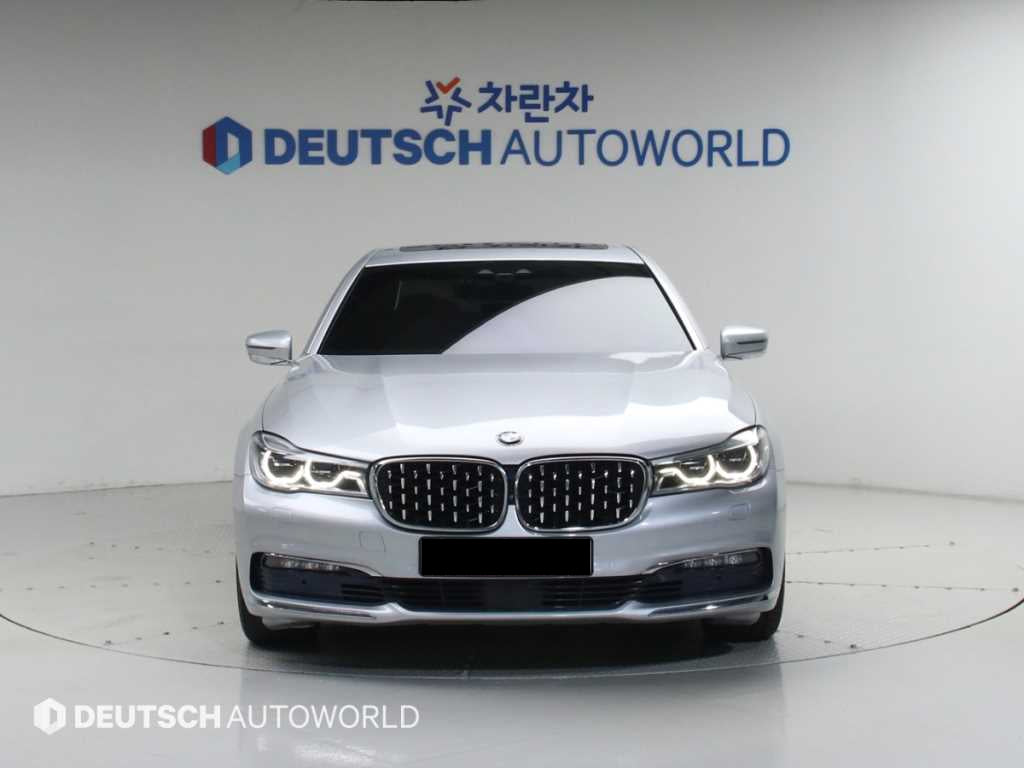 BMW 7-Series — photo 03