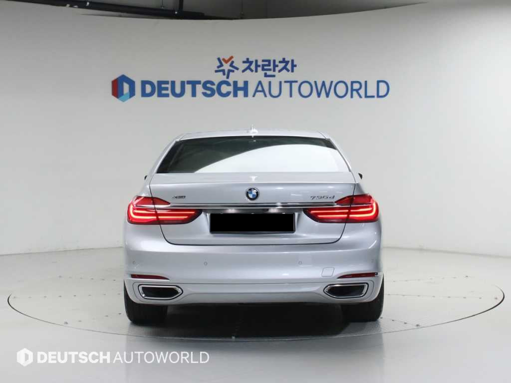 BMW 7-Series — photo 04
