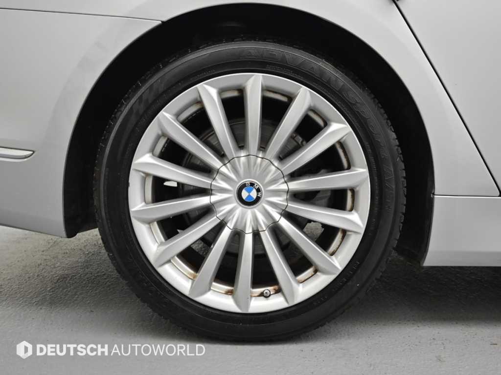 BMW 7-Series — photo 05
