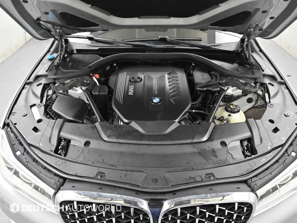 BMW 7-Series — photo 06