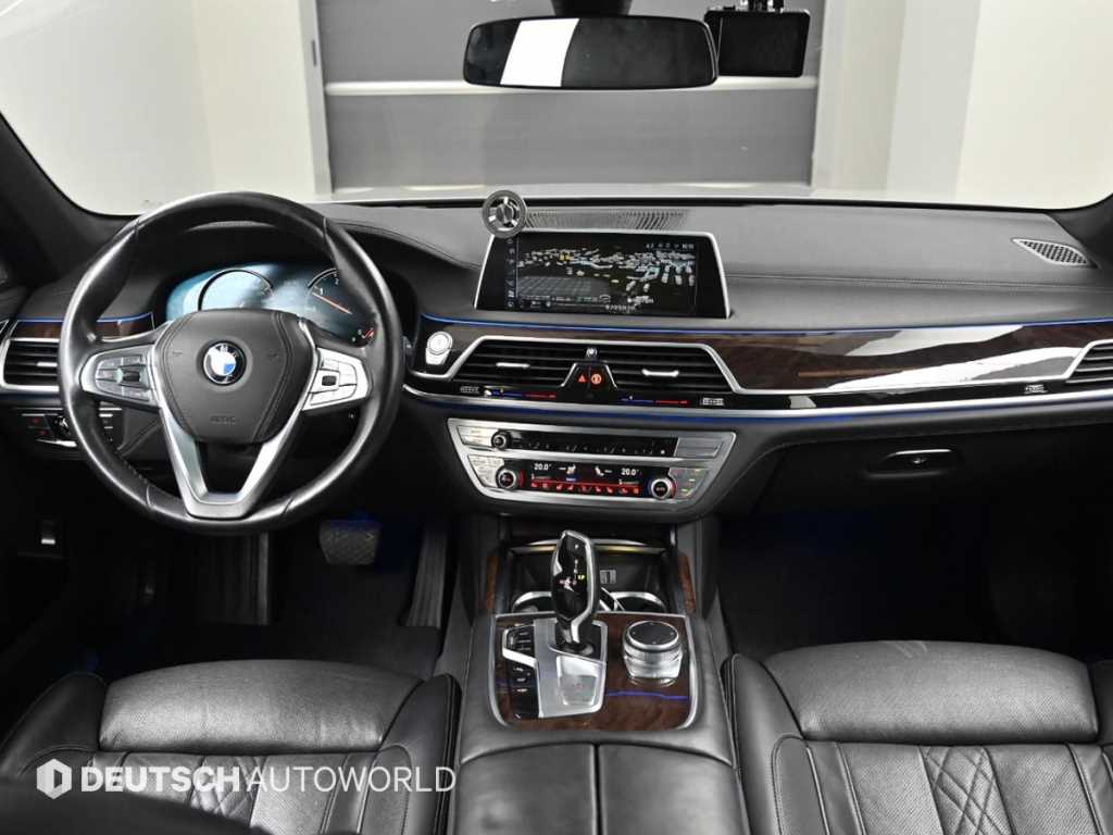 BMW 7-Series — photo 07