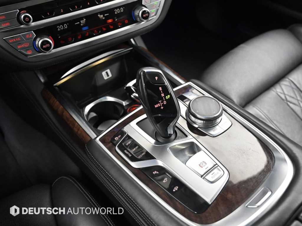 BMW 7-Series — photo 09