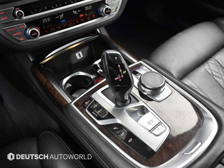 BMW 7-Series — photo 09