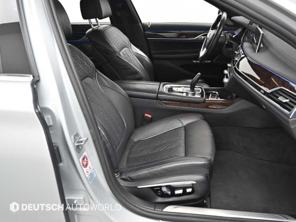 BMW 7-Series — photo 10