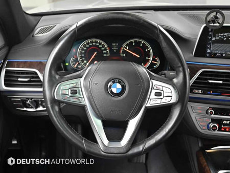 BMW 7-Series — photo 13