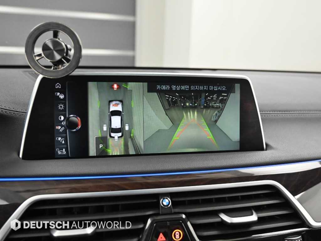 BMW 7-Series — photo 15