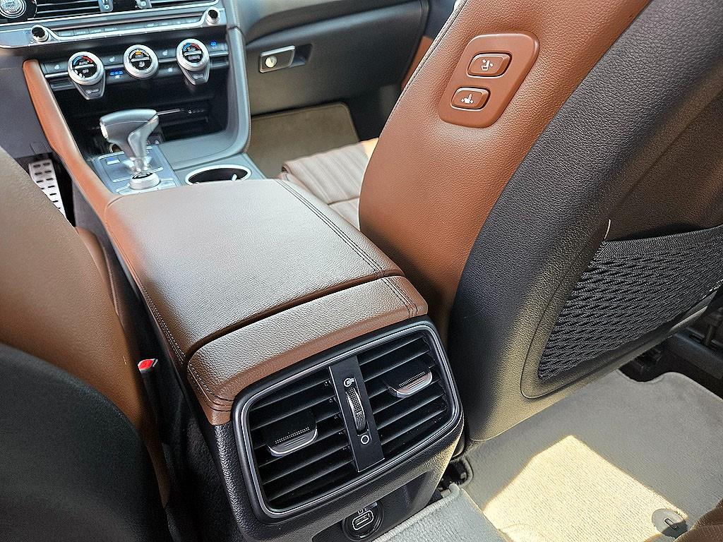 Genesis G70 — photo 14