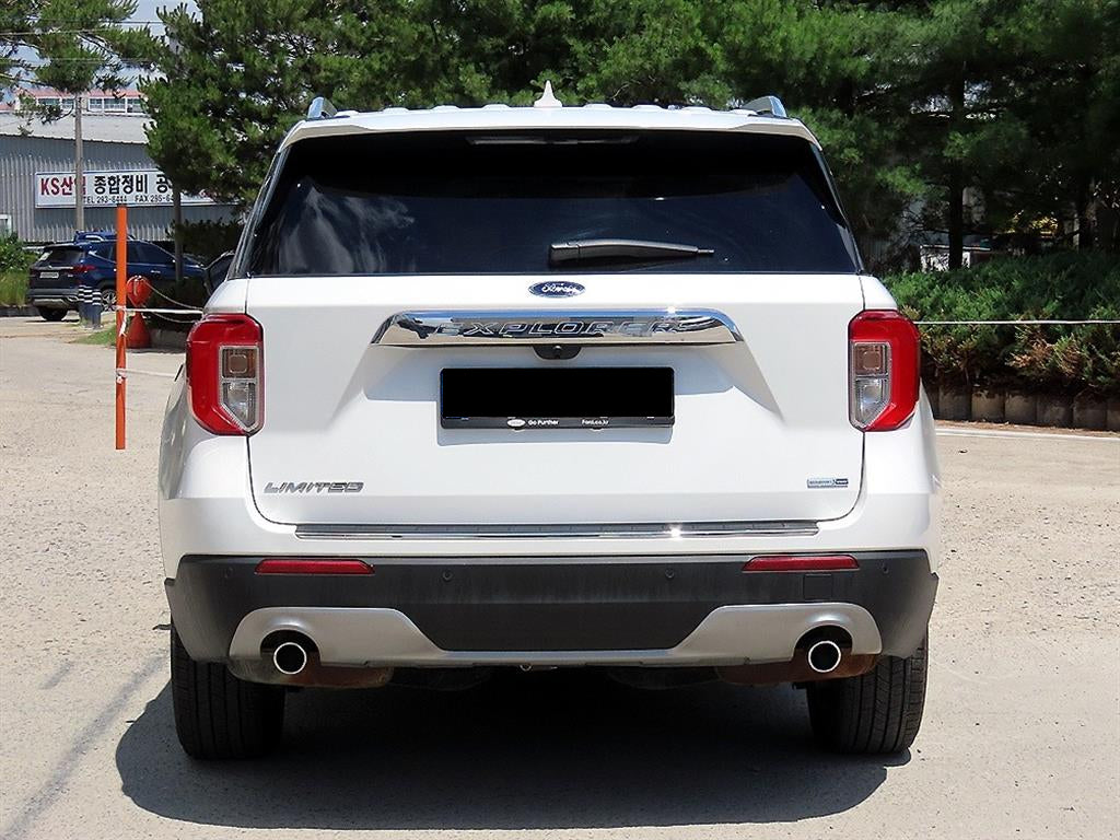 Ford Explorer — photo 04