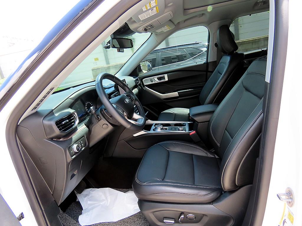 Ford Explorer — photo 05
