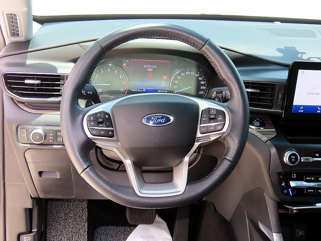 Ford Explorer — photo 08