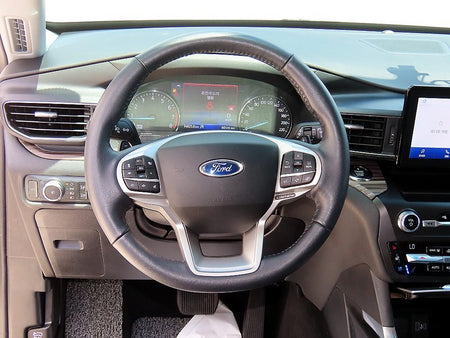 Ford Explorer — photo 08
