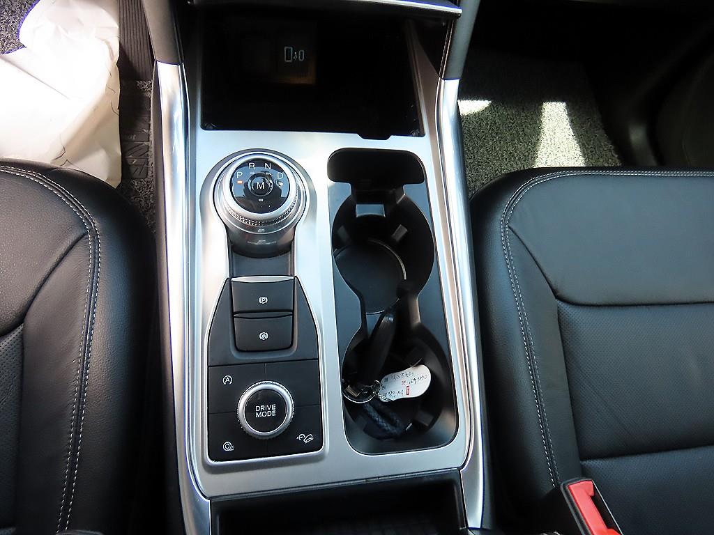 Ford Explorer — photo 10