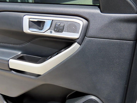 Ford Explorer — photo 11