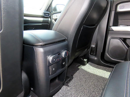 Ford Explorer — photo 15