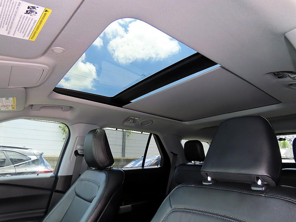 Ford Explorer — photo 16