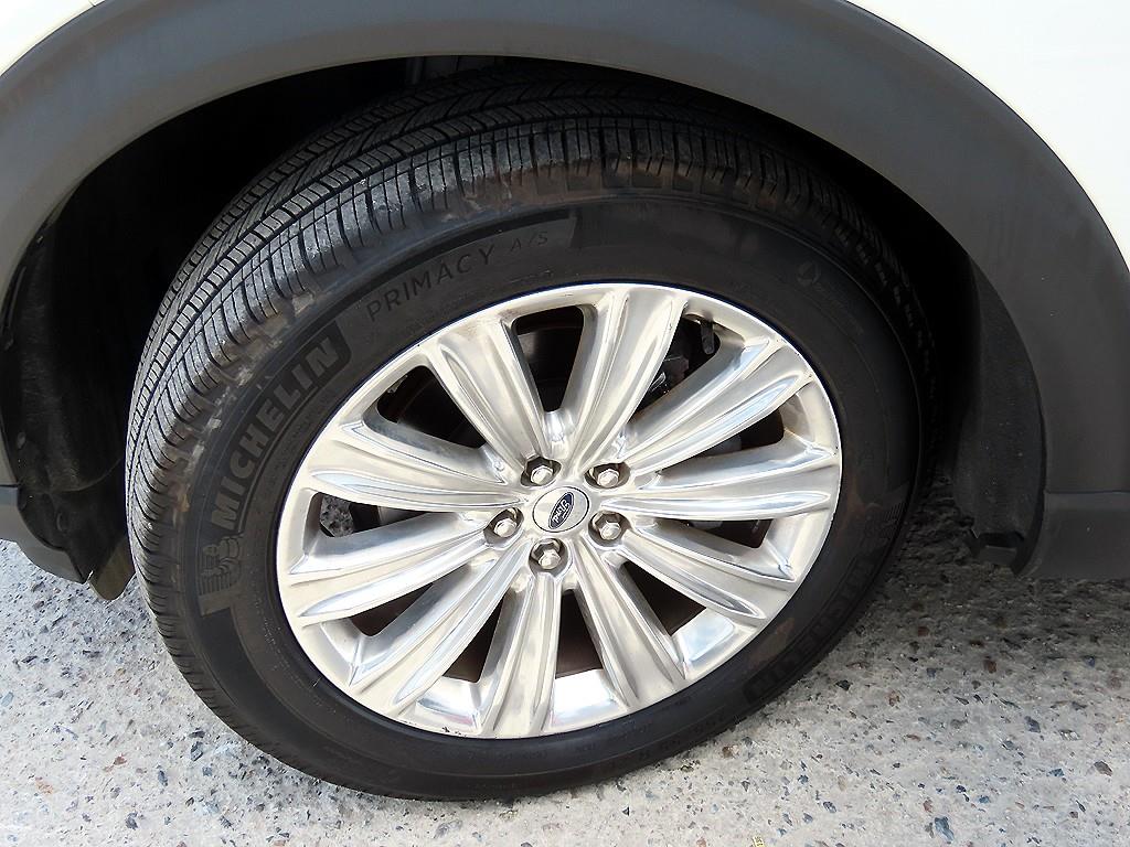 Ford Explorer — photo 20