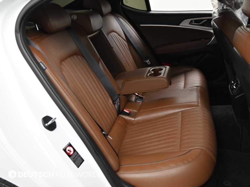 Genesis G70 — photo 12