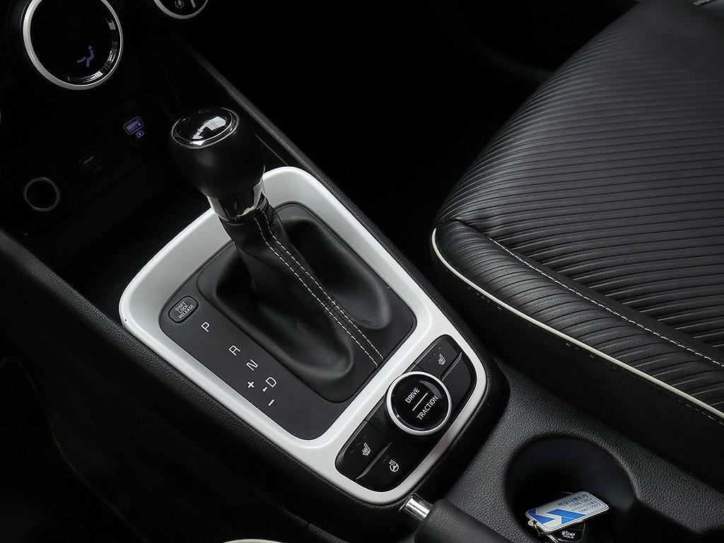 Hyundai Venue — photo 10