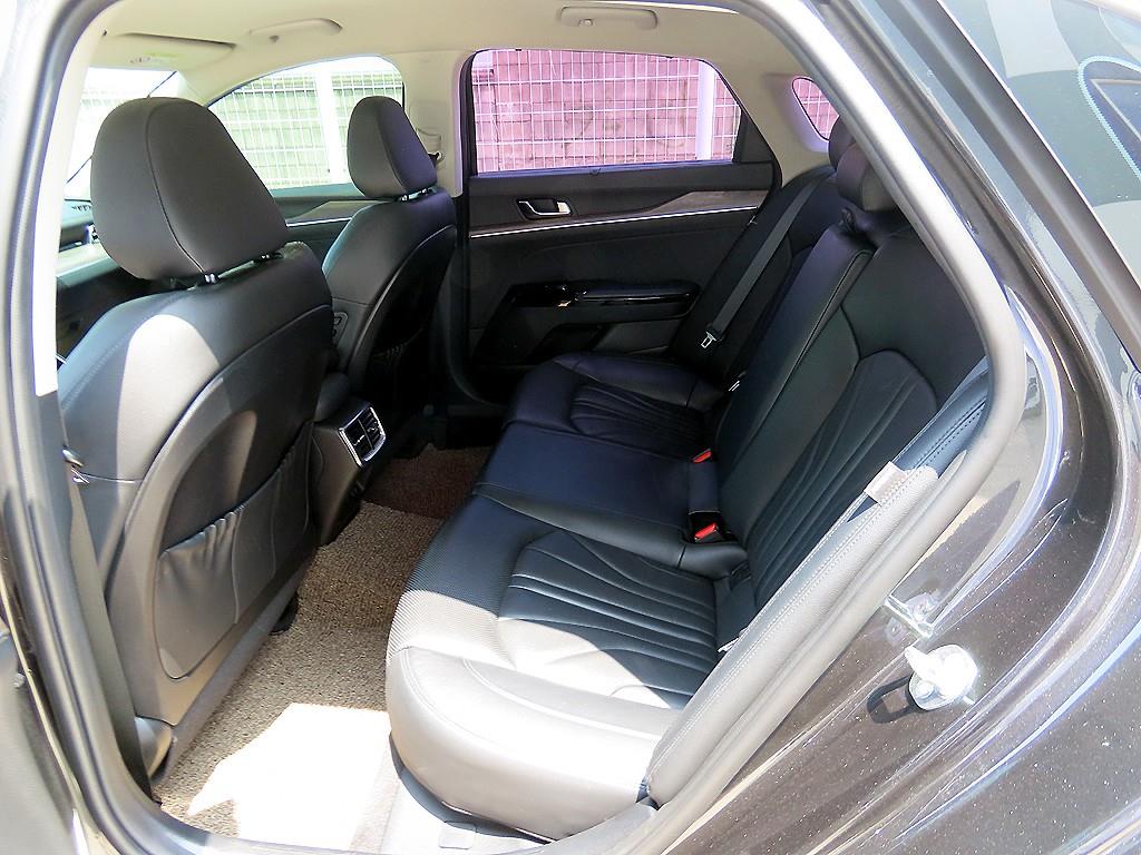 Kia K5 — photo 06
