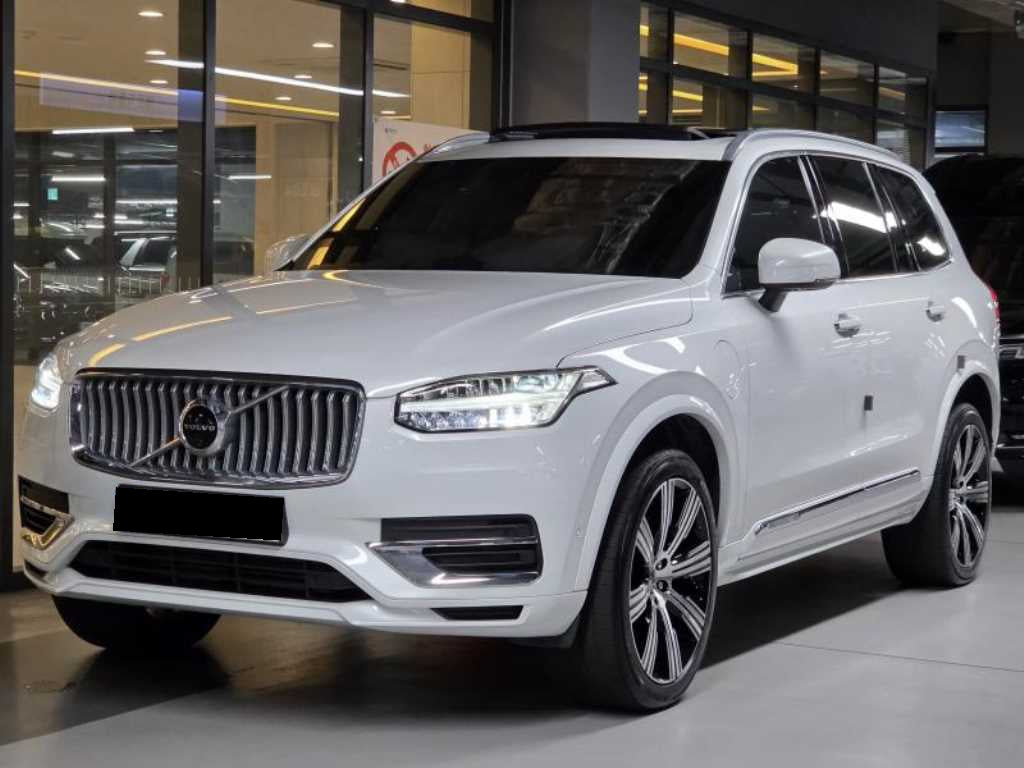 Volvo XC90 — photo 01