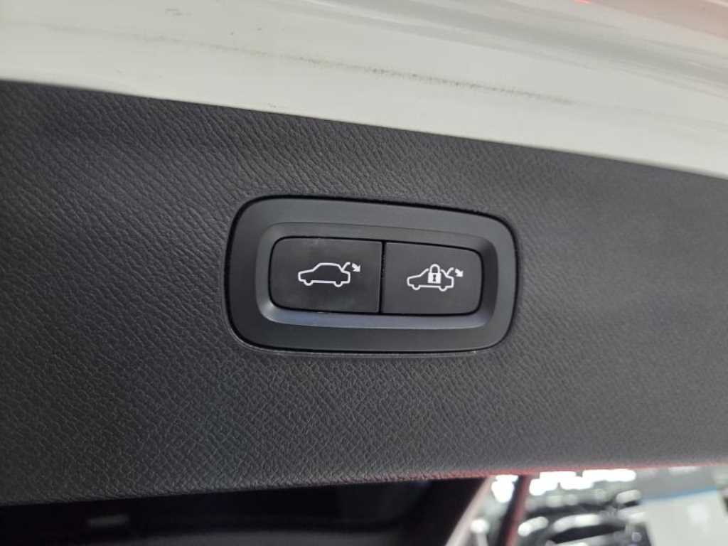 Volvo XC90 — photo 07