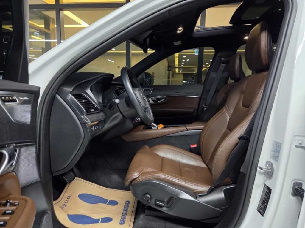 Volvo XC90 — photo 09