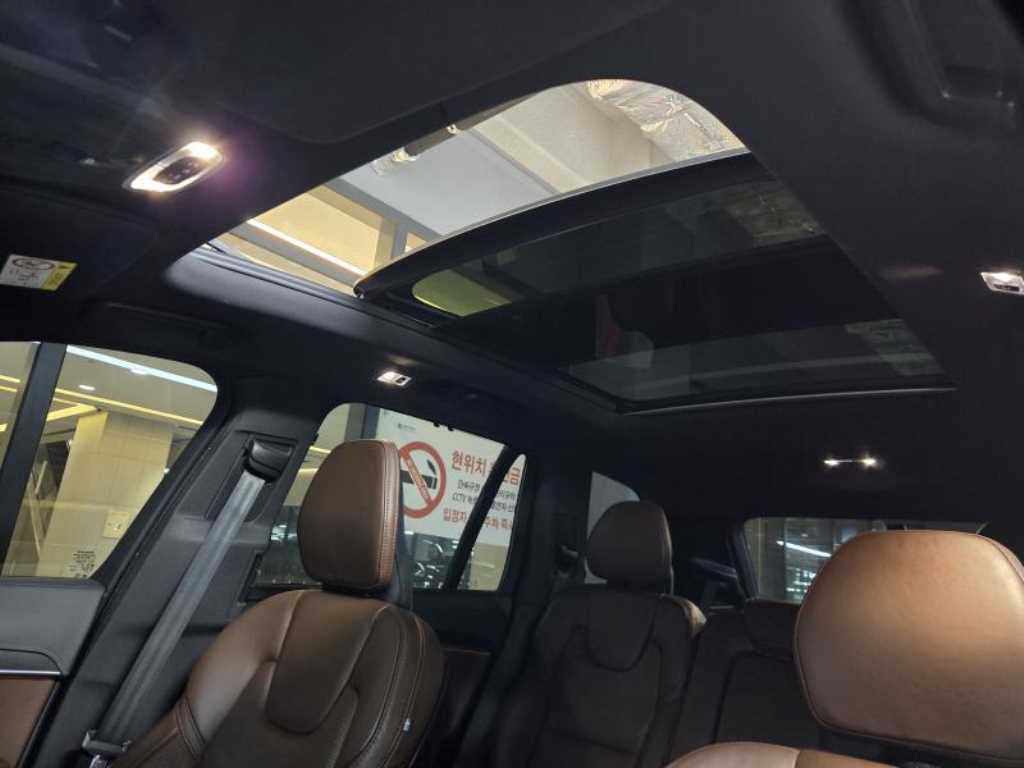 Volvo XC90 — photo 11