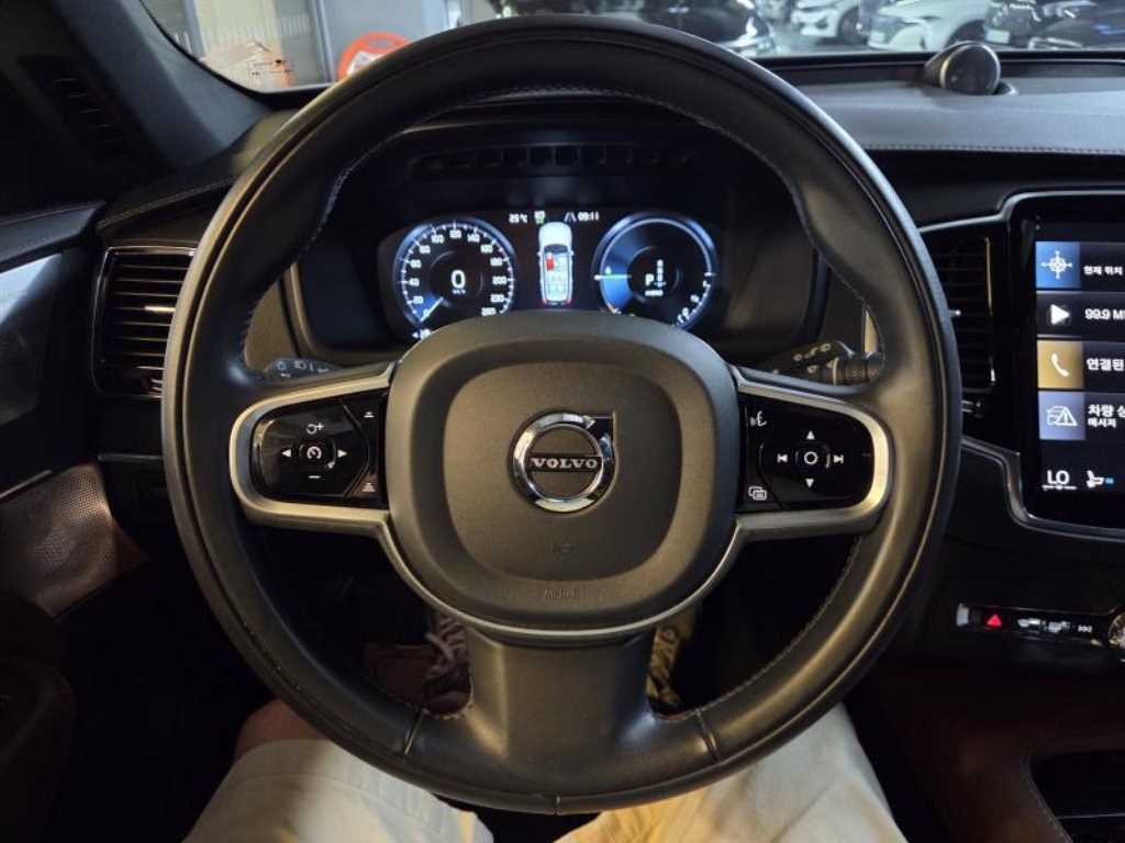 Volvo XC90 — photo 14