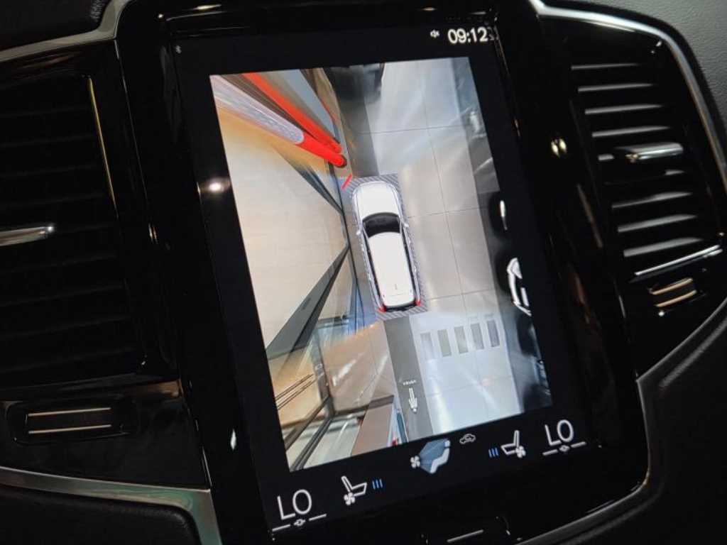 Volvo XC90 — photo 18
