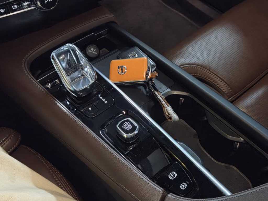 Volvo XC90 — photo 20