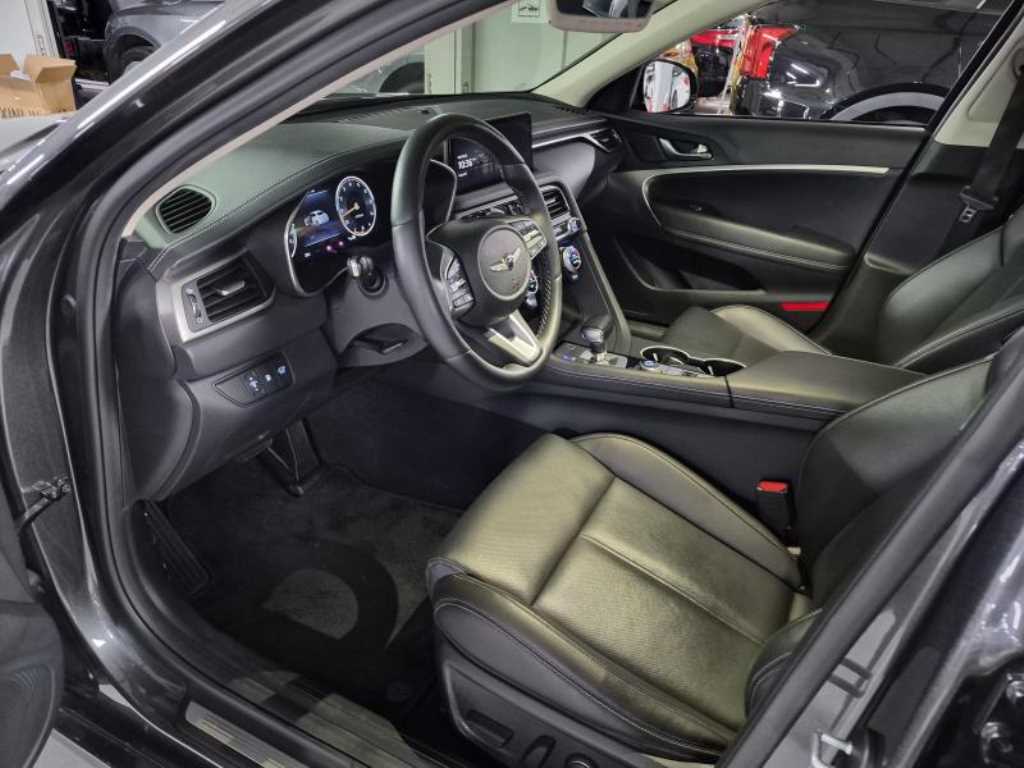 Genesis G70 — photo 08