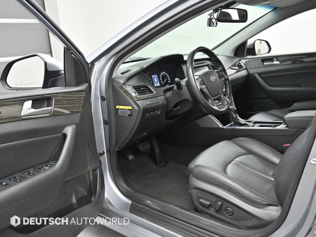 Hyundai Sonata — photo 11