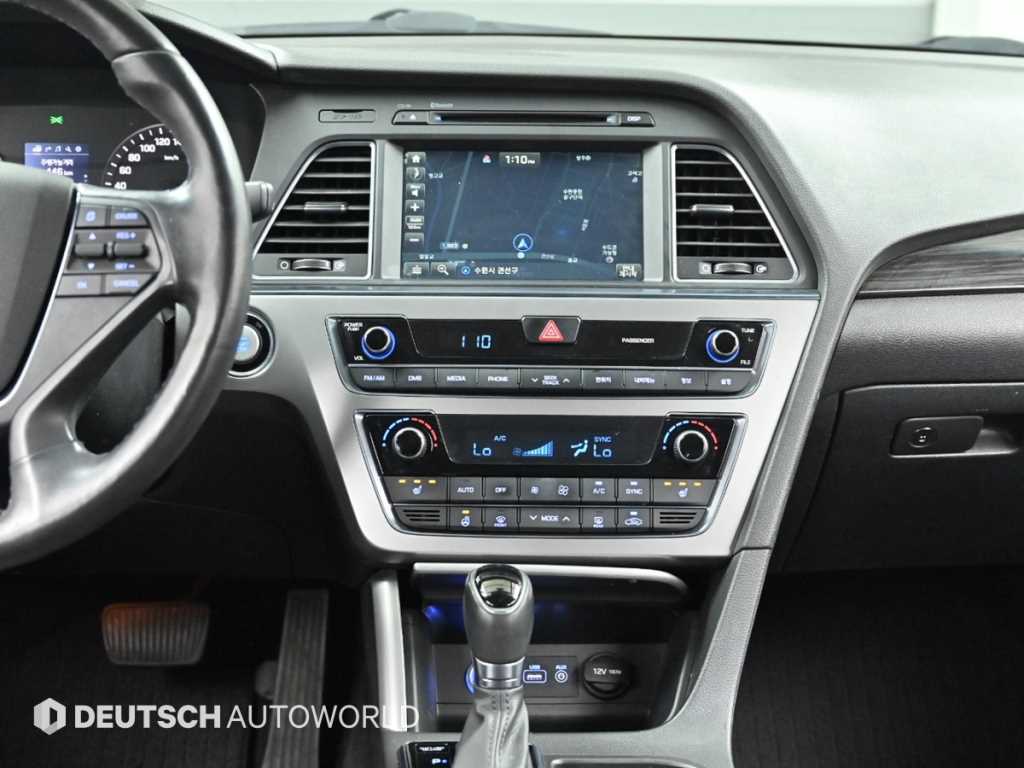 Hyundai Sonata — photo 14