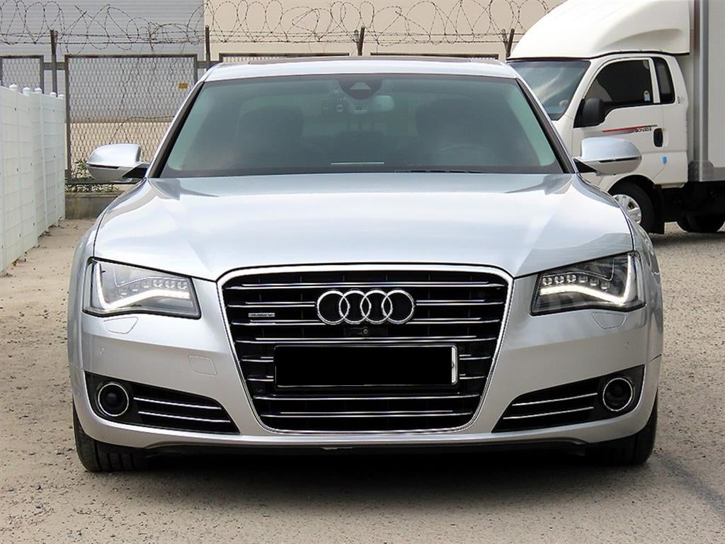 Audi A8 — photo 01