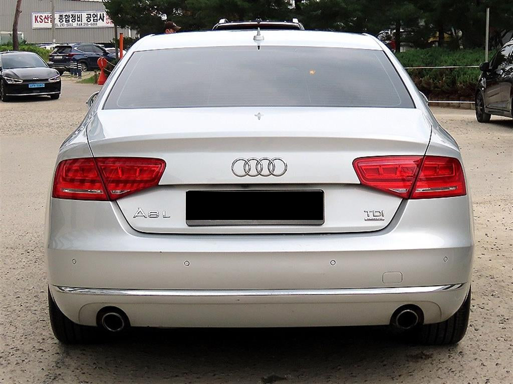 Audi A8 — photo 04