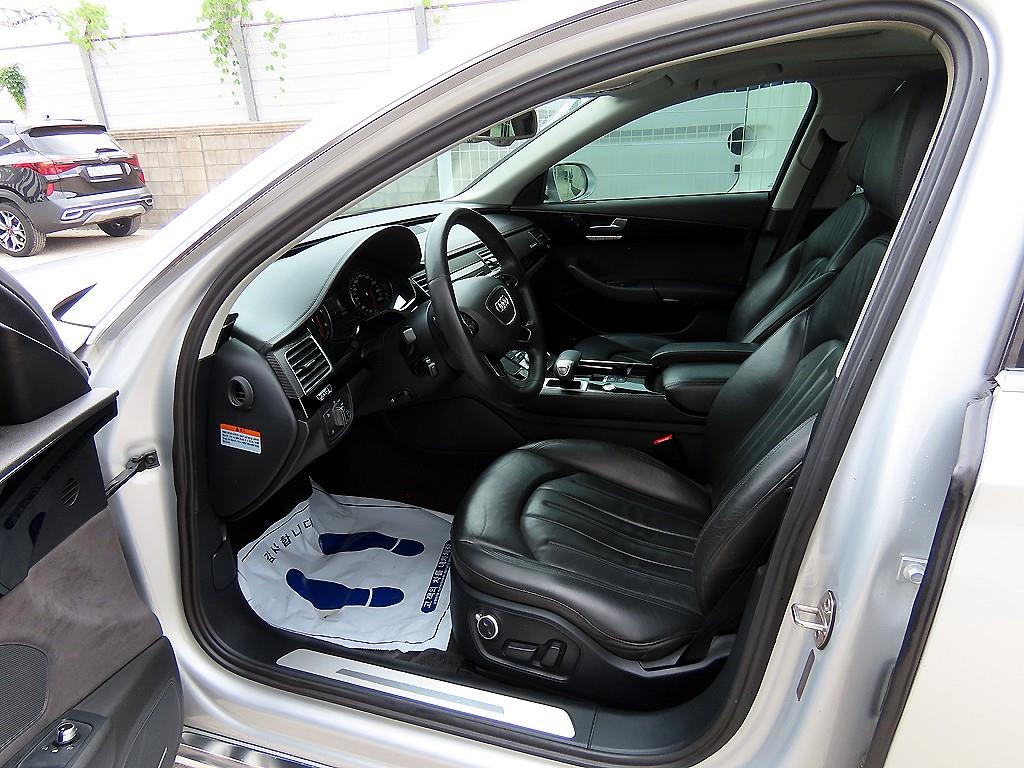 Audi A8 — photo 05