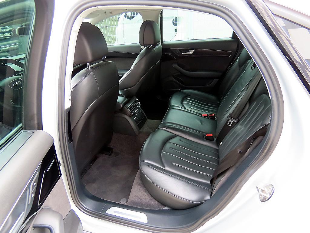 Audi A8 — photo 06