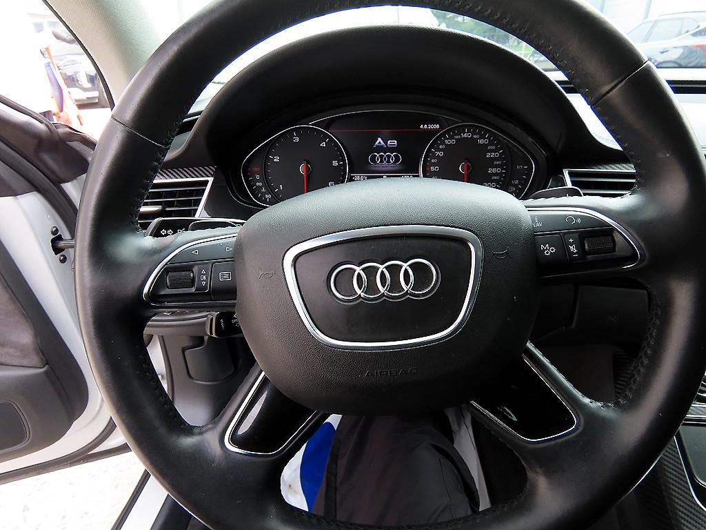 Audi A8 — photo 08