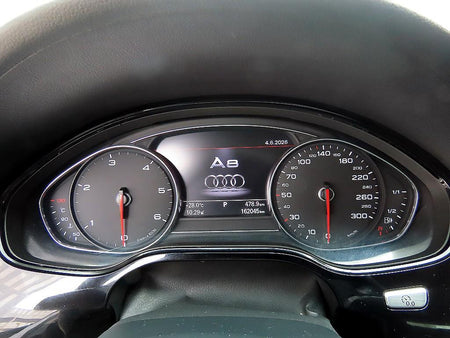 Audi A8 — photo 09