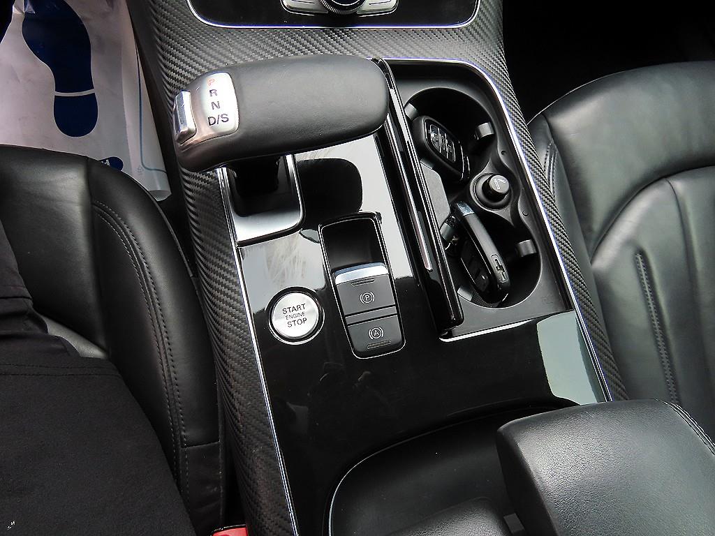 Audi A8 — photo 10