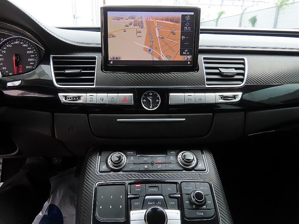 Audi A8 — photo 12