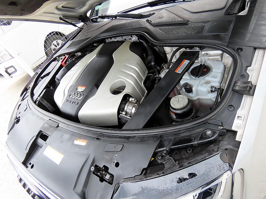 Audi A8 — photo 19