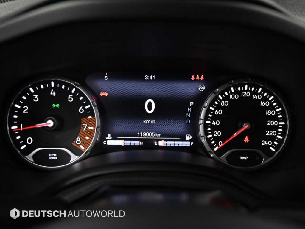 Jeep Renegade — photo 08
