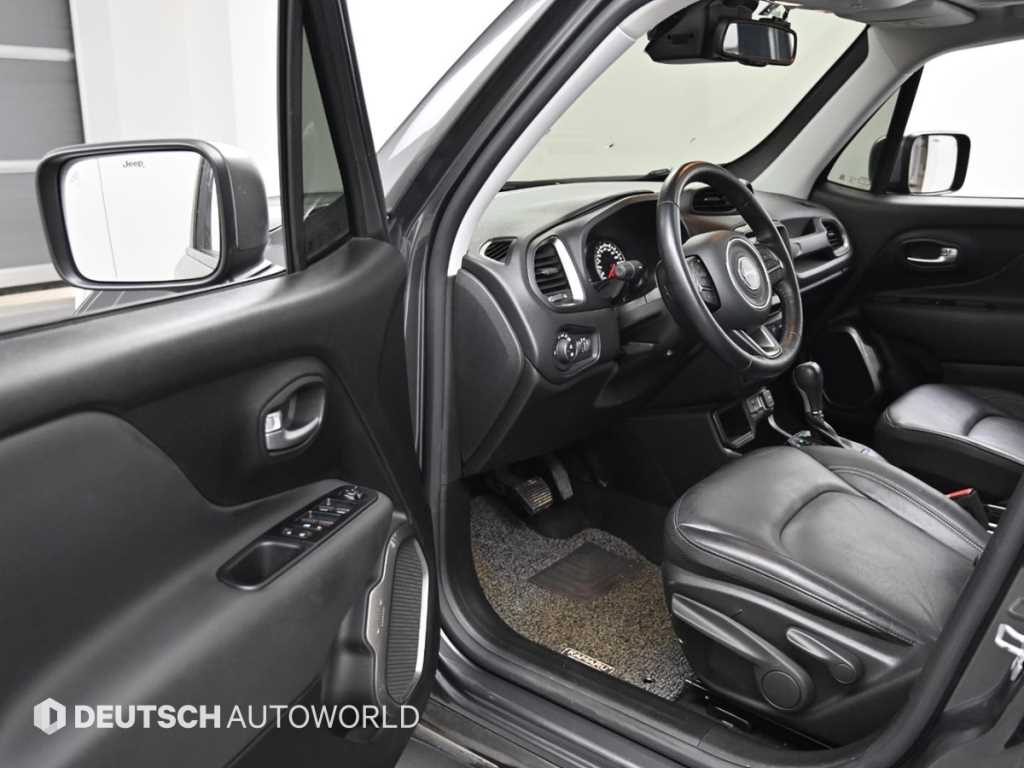Jeep Renegade — photo 11
