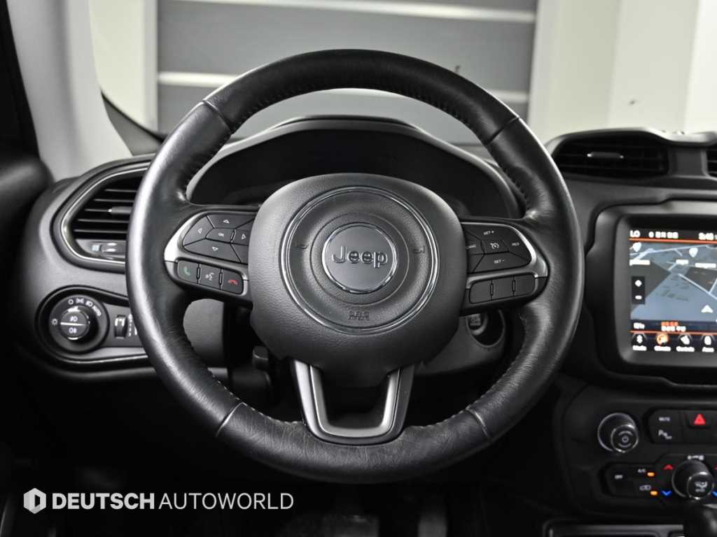 Jeep Renegade — photo 13